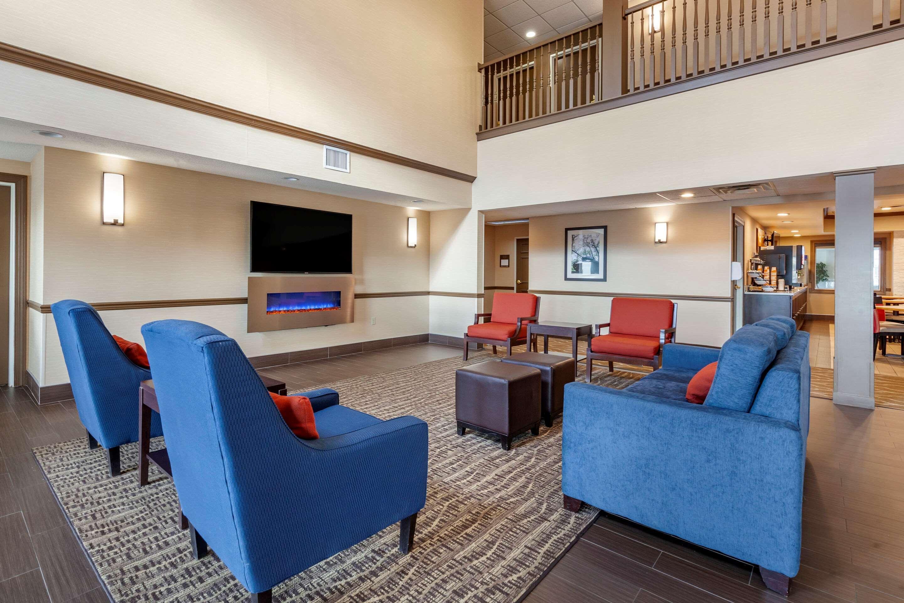 Comfort Inn & Suites Geneva- West Chicago Экстерьер фото