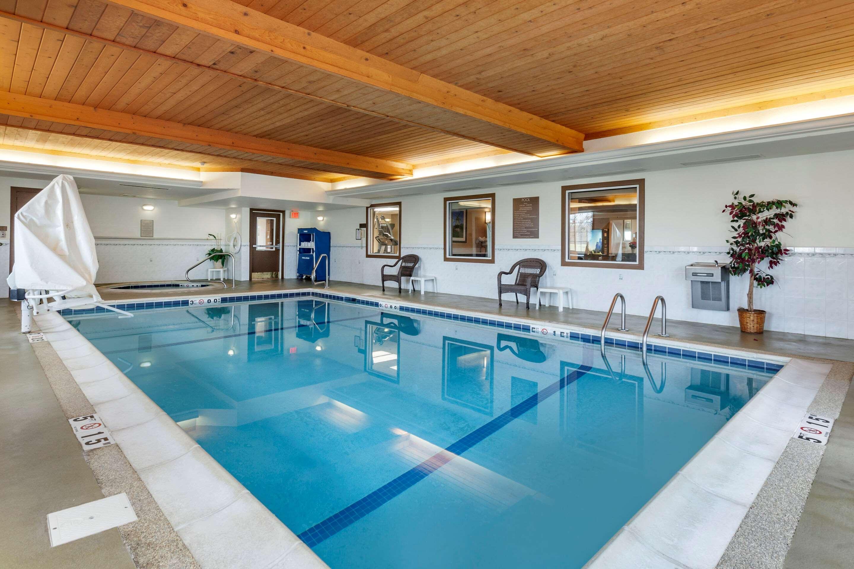 Comfort Inn & Suites Geneva- West Chicago Экстерьер фото