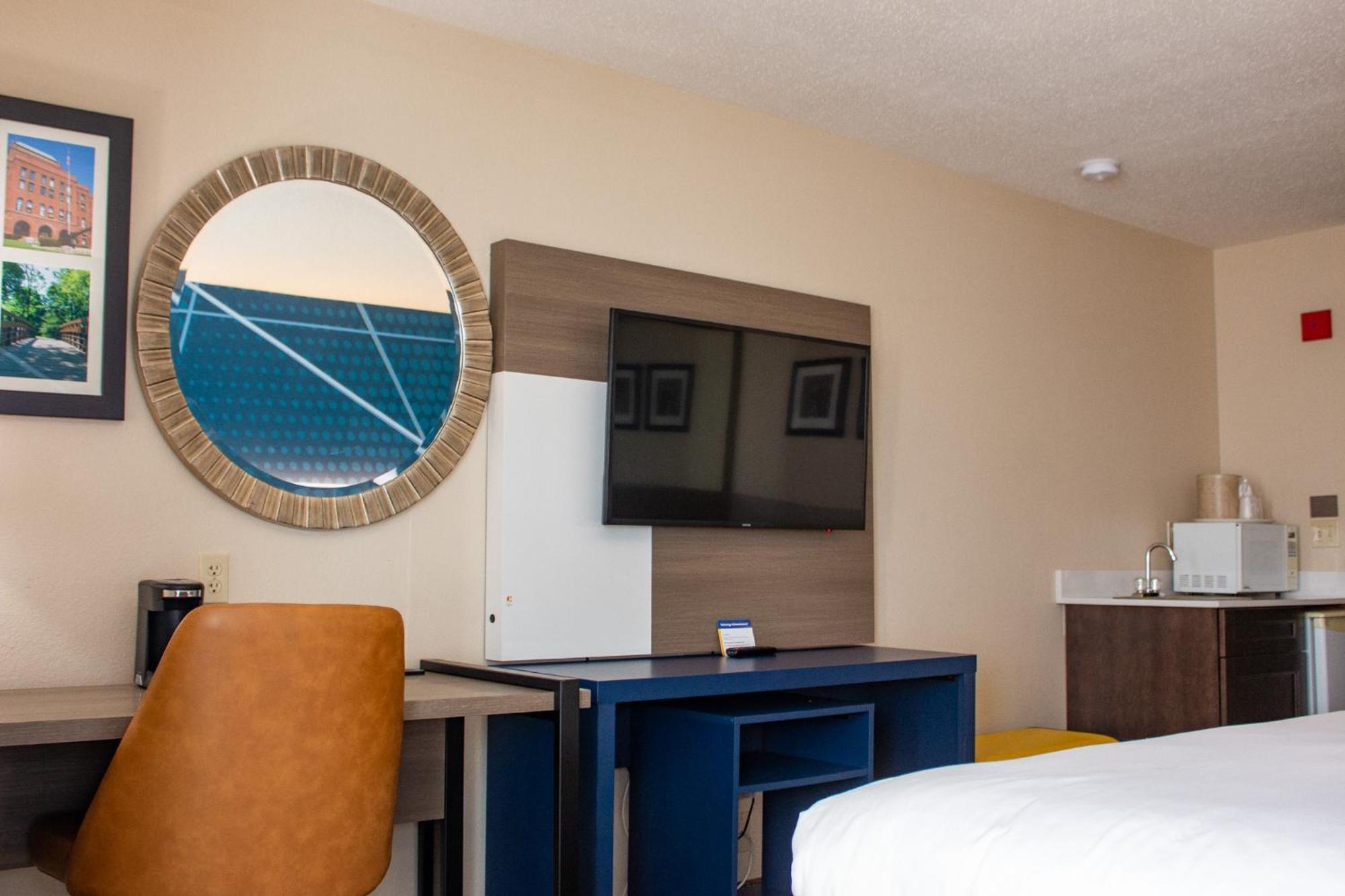 Comfort Inn & Suites Geneva- West Chicago Экстерьер фото