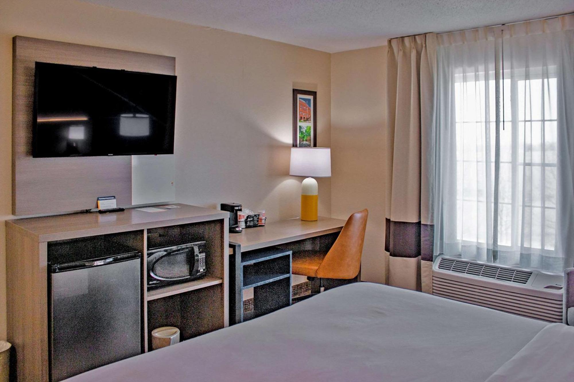 Comfort Inn & Suites Geneva- West Chicago Экстерьер фото